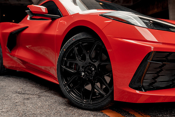 Фото дисков MRR FS01 Черный глянец на Chevrolet Corvette C8