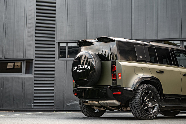 Фото дисков Kahn Mondial Retro Черный сатин на Land Rover Defender II