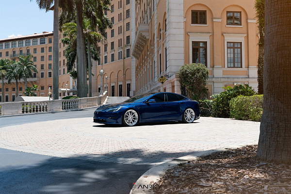 Фото дисков Anrky AN28 Глянцевый лак на Tesla Model S
