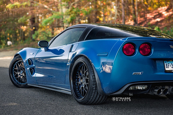 Фото дисков Strasse Wheels SV8 Signature Черный сатин на Chevrolet Corvette C6