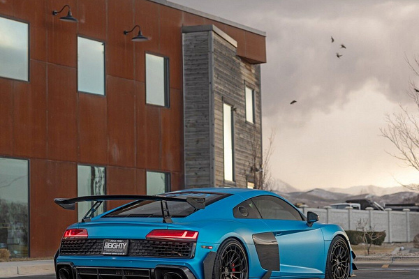Фото дисков Strasse Wheels SV15FF Deep Concave FS Черный глянец на Audi R8 (4S)