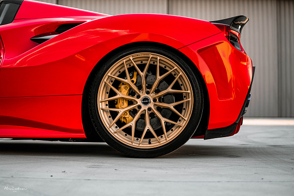 Фото дисков Brixton Forged CM6-R Глянцевая медь на Ferrari 488