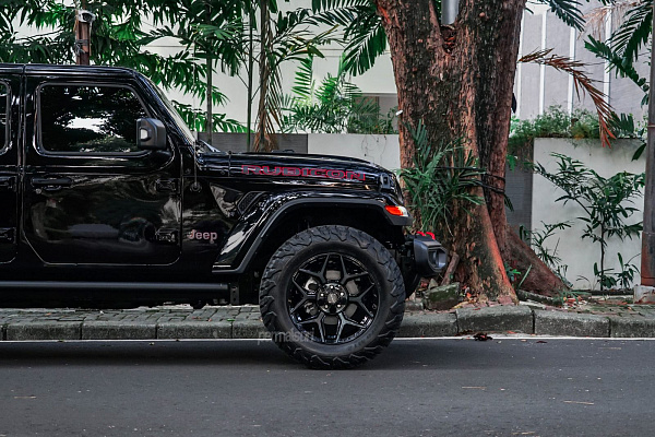 Фото дисков 4PLAY 4P06 Черный глянец на Jeep Wrangler IV (JL)