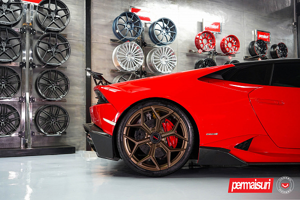 Фото дисков NOVITEC NL4 Сатиновая бронза на Lamborghini Huracan