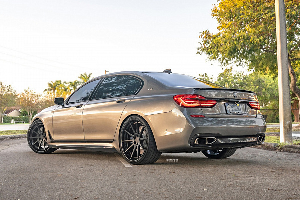 Фото дисков Strasse Wheels R10 Deep Concave FS Черный сатин на BMW 7 (G11/G12)