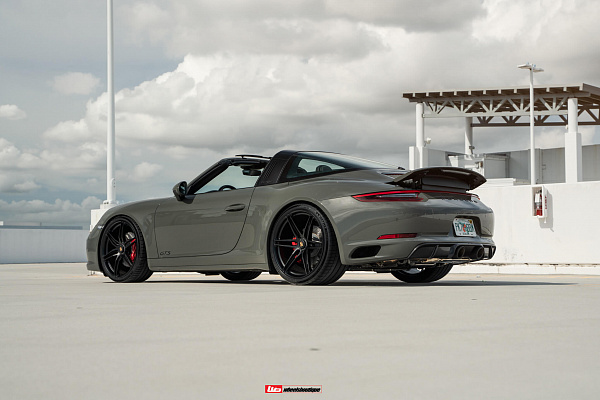 Фото дисков HRE P106 Черный сатин на Porsche 911 VII