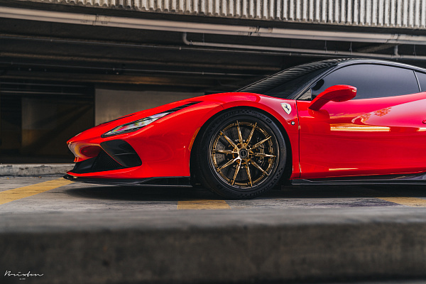 Фото дисков Brixton Forged R11-R Глянцевое золото на Ferrari F8