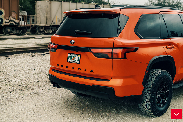 Фото дисков Vossen HF6-4 Глянцевый темный лак на Toyota Sequoia III