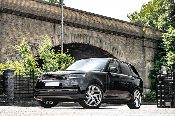 Фото дисков Kahn Type 52 RS Сатиновый лак на Land Rover Range Rover V