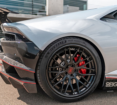 Фото дисков Strasse Wheels SV10M Deep Concave FS на Lamborghini Huracan