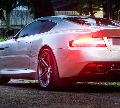 Фото дисков Vossen VFS-5 на Aston Martin DB 9 