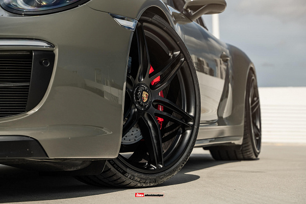 Фото дисков HRE P106 Черный сатин на Porsche 911 VII