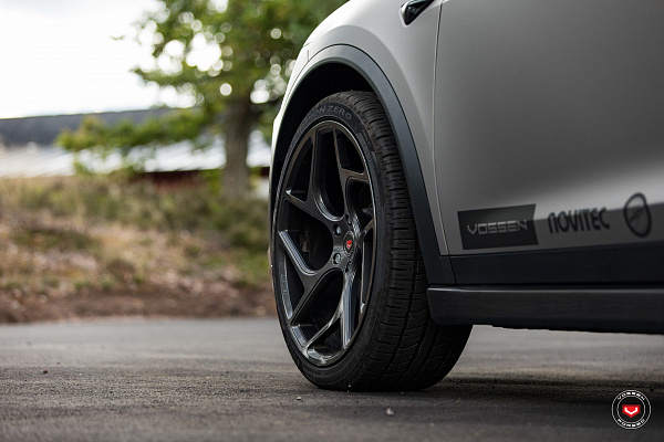 Фото дисков Vossen CG-205T Глянцевый графит на Tesla Model X