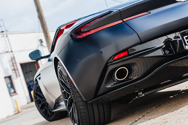 Фото дисков Brixton Forged PF13 R / RS Черный сатин на Aston Martin DB12