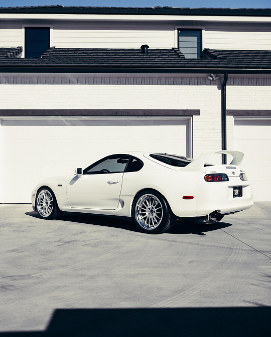 Фото дисков C109 Глянцевый лак на Toyota Supra A80