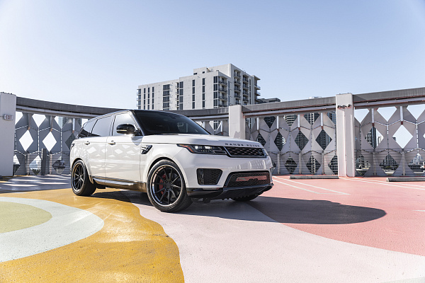 Фото дисков Strasse Wheels SV10 Deep Concave FS Черный сатин на Range Rover Sport II