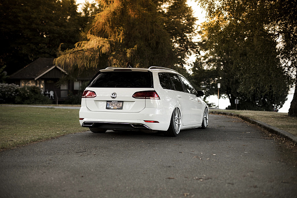 Фото дисков Rotiform FLG Серебро на Volkswagen Golf VII