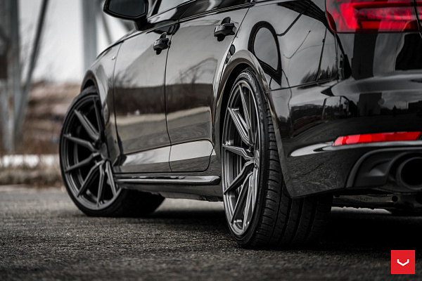 Фото дисков Vossen HF-3 Глянцевый графит на Audi A/S/RS 4 (B9)