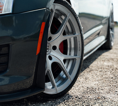 Фото дисков Strasse Wheels SM5R Deep Concave Duoblock на Cadillac ATS