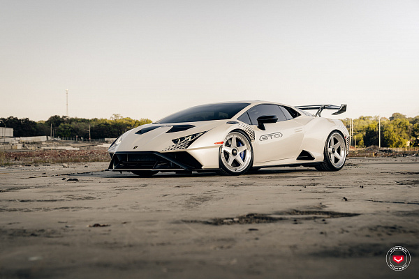 Фото дисков Vossen GEN-01 (3-Piece) Глянцевый лак на Lamborghini Huracan