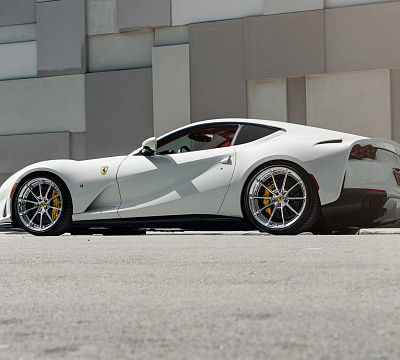 Фото дисков Anrky AN28 на Ferrari 812
