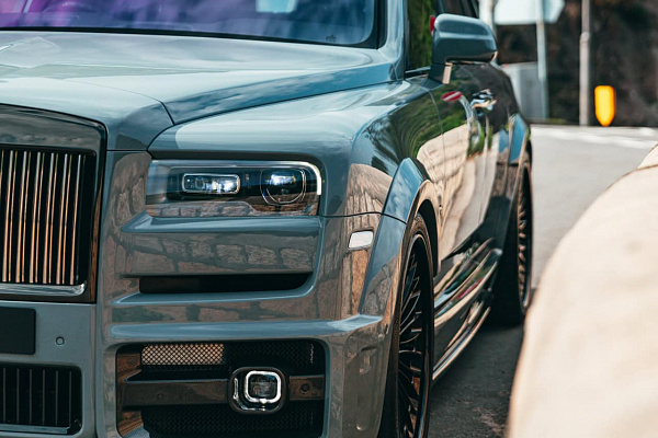 Фото дисков Brixton Forged LX01 Черный глянец на Rolls-Royce Cullinan