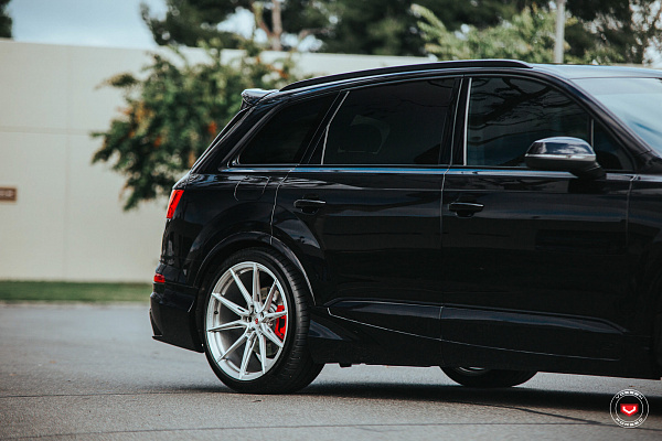 Фото дисков Vossen EVO-2R Глянцевый лак на Audi Q7 (4M)