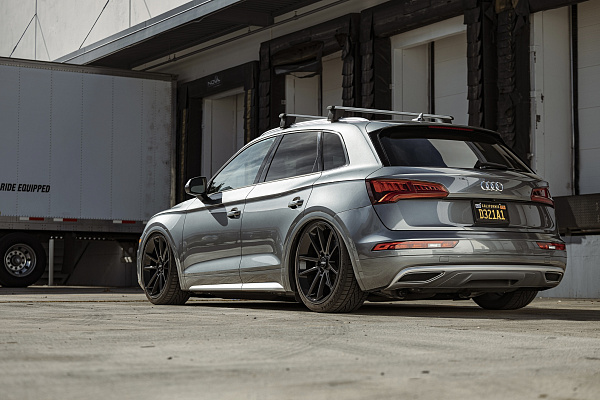 Фото дисков Rotiform BTL Черный сатин на Audi Q5 (FY)