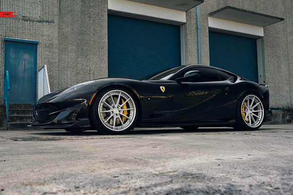 Фото дисков Anrky AN38 Глянцевый лак на Ferrari 812