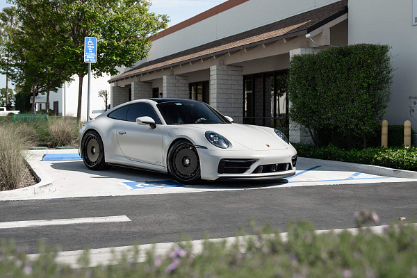 Porsche 992 Carrera 4 GTS