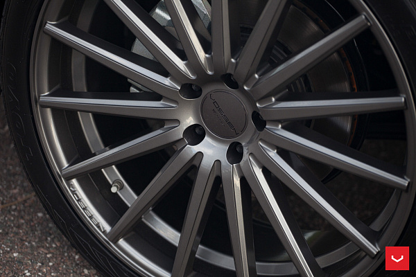 Фото дисков Vossen VFS-2 Глянцевый графит на Lexus NX I