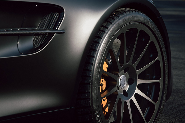 Фото дисков HRE 303M Черный сатин на Mercedes-Benz AMG GT I