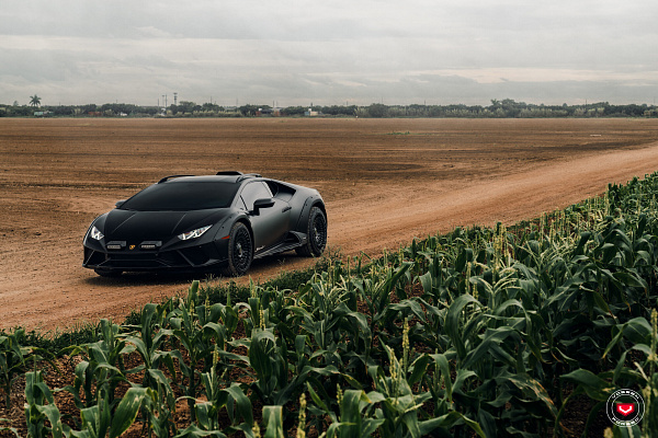 Фото дисков Vossen LC3-13T Черный глянец на Lamborghini Huracan