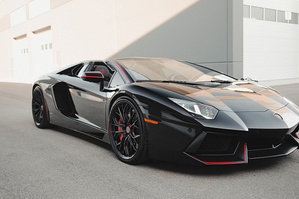 Фото дисков Brixton Forged PF10-RS Черный глянец на Lamborghini Aventador