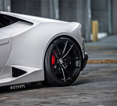 Фото дисков Strasse Wheels SV1 Deep Concave Monoblock на Lamborghini Huracan
