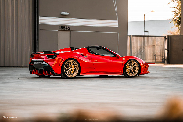 Фото дисков Brixton Forged CM6-R Глянцевая медь на Ferrari 488
