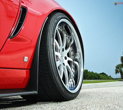 Фото дисков Strasse Wheels R10 Signature на Chevrolet Corvette C6