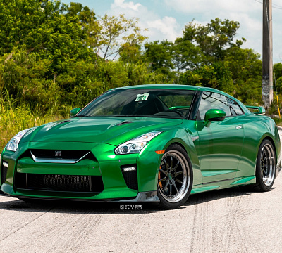 Фото дисков Strasse Wheels R10 Competition на Nissan GT-R