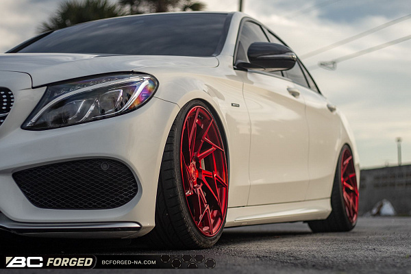 Фото дисков BC Forged HCA222 Красный глянец на Mercedes-Benz C-Class (W205)