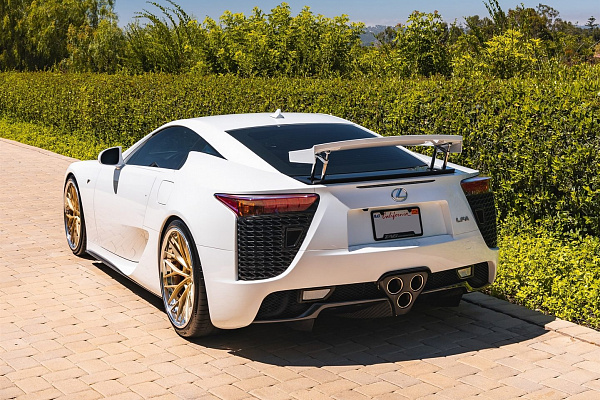 Фото дисков Anrky AN30 Сатиновое золото на Lexus LFA