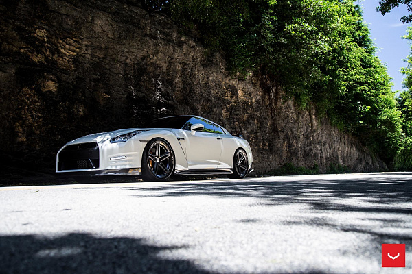 Фото дисков Vossen VFS-5 Глянцевый графит на Nissan GT-R