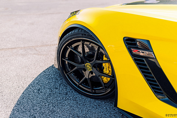 Фото дисков Strasse Wheels SM5R Deep Concave FS Другой цвет на Chevrolet Corvette C7