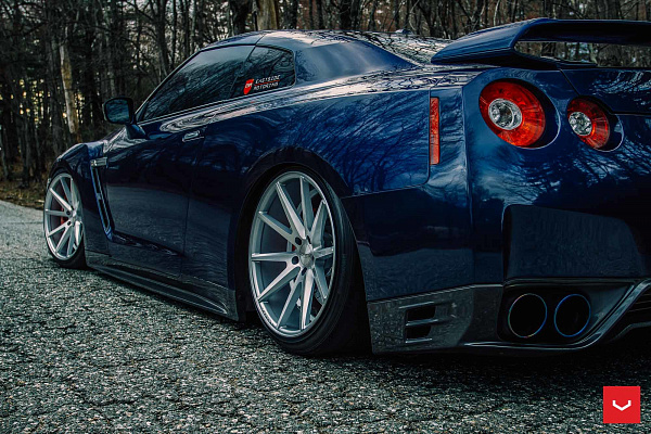 Фото дисков Vossen VFS-1 Серебро на Nissan GT-R