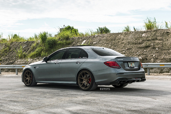 Фото дисков Strasse Wheels SM5RT Deep Concave Monoblock Сатиновая темная бронза на Mercedes-Benz E-Class (W213, S213, C238)