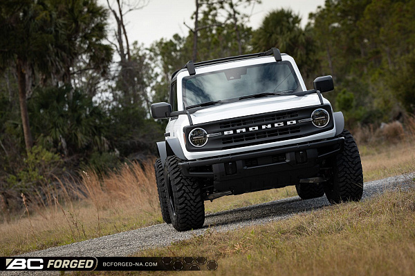 Фото дисков BC Forged LE72 // MLE72 Глянцевый графит на Ford Bronco