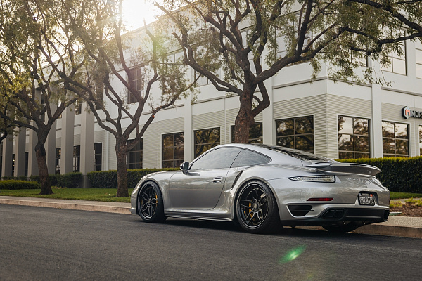 Фото дисков Strasse Wheels SV4 Deep Concave FS Другой цвет на Porsche 911 VII