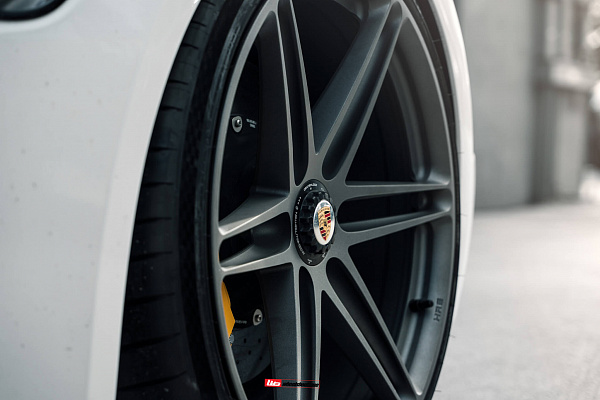 Фото дисков HRE P106 Сатиновый графит на Porsche 911 VIII