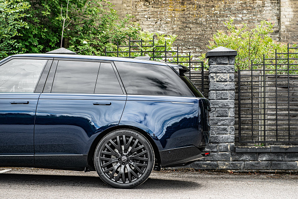 Фото дисков Kahn RS-2 Черный сатин на Range Rover V