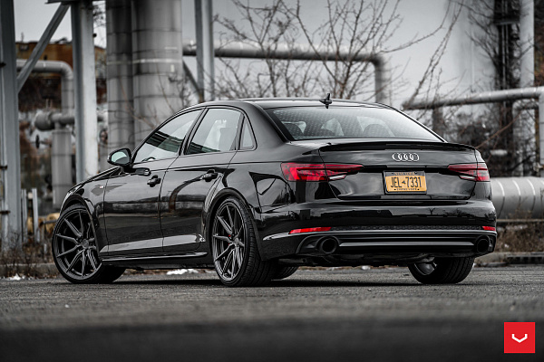 Фото дисков Vossen HF-3 Глянцевый графит на Audi A/S/RS 4 (B9)