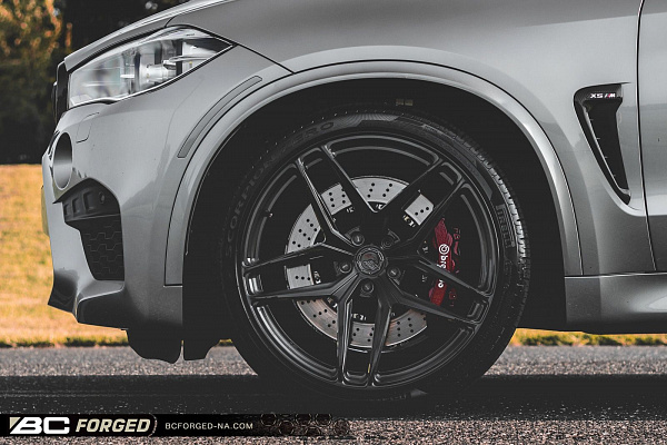 Фото дисков BC Forged RZ22 Глянцевый темный лак на BMW X5/X5 M (F15/F85)